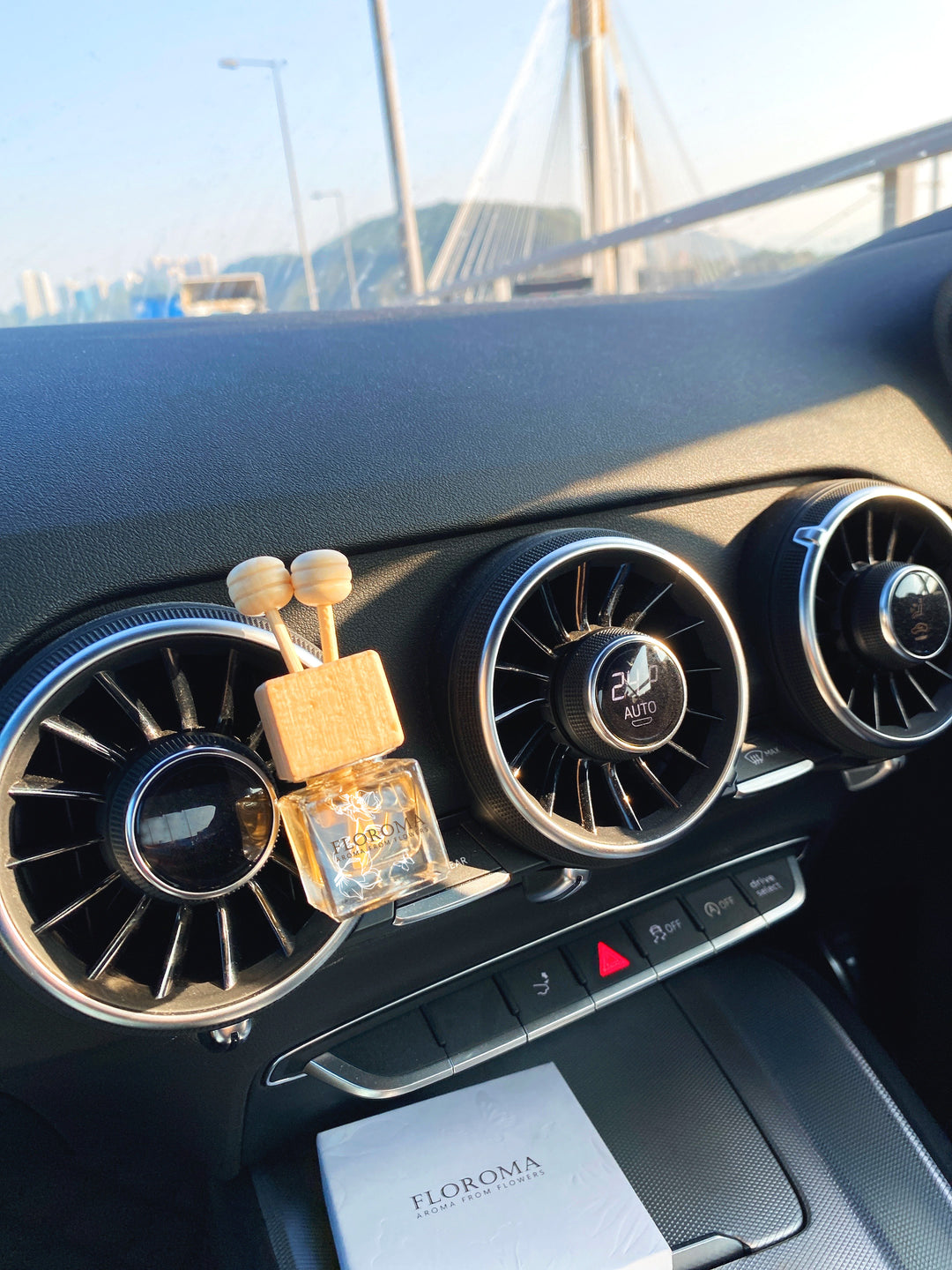 Car Diffuser Set《White Orchid》: 1 Set with 3 Diffusers